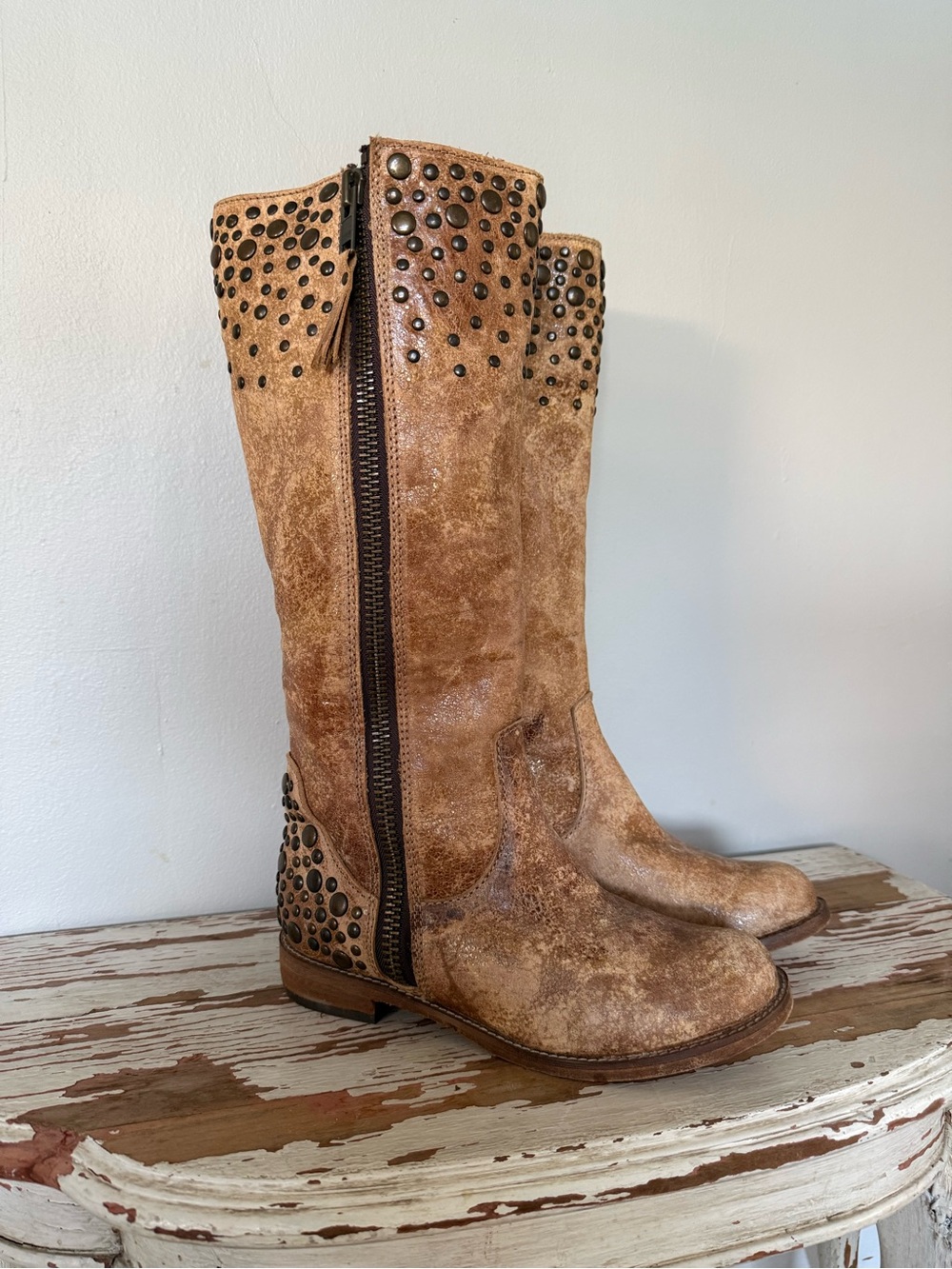 Corral Indie Spirit Studded Distressed Leather Boots (SIZE 7 1/2)